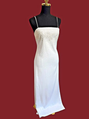 Vintage Sally USA White Beaded Floral Maxi Gown Y2K Bridal Formal Dress Minimal